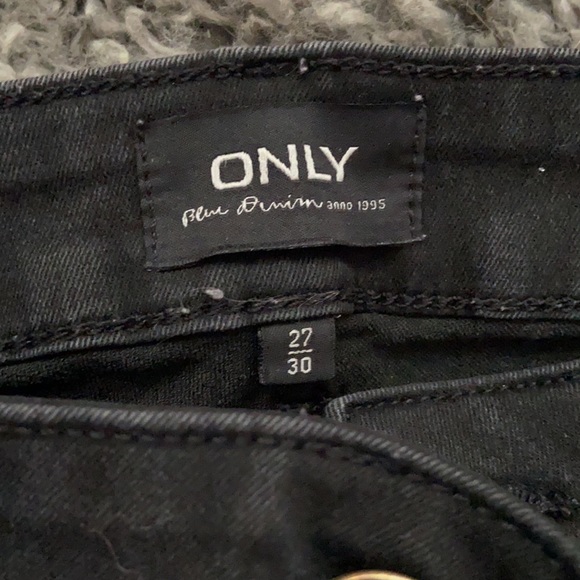 Black skinny jeans - Picture 2 of 3